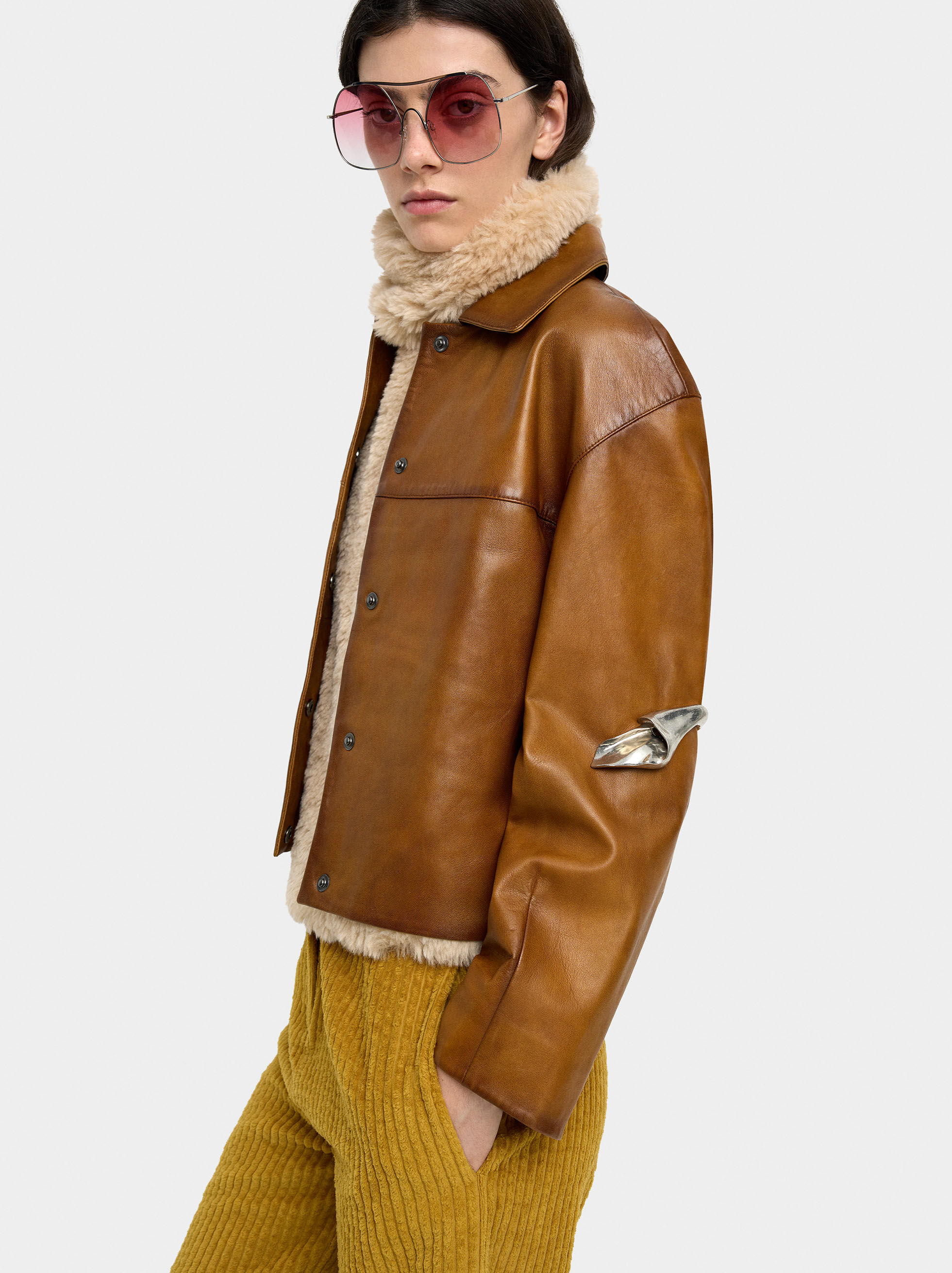 Chaqueta de piel con puntadas