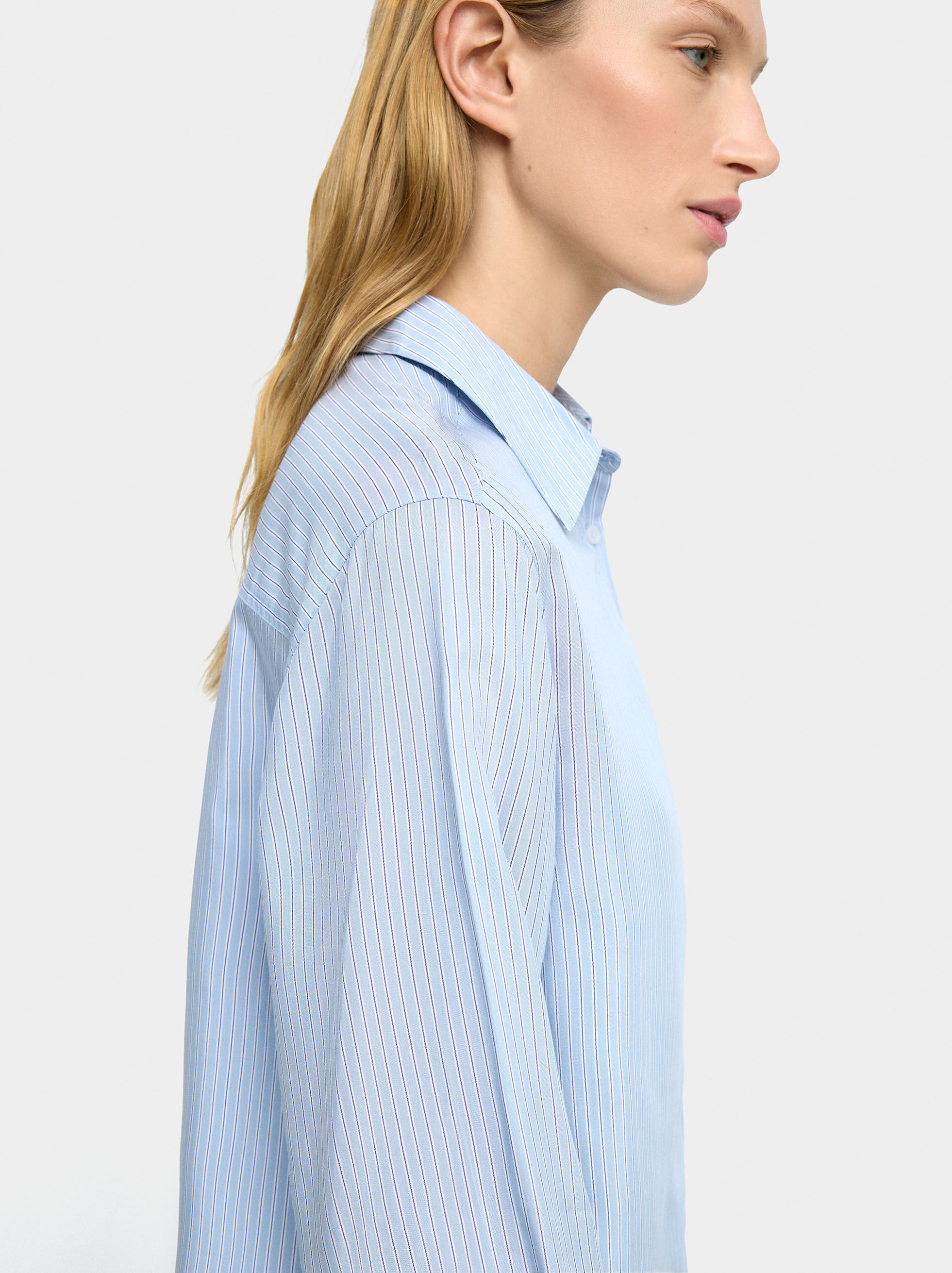 Camisa con rayas diplomáticas