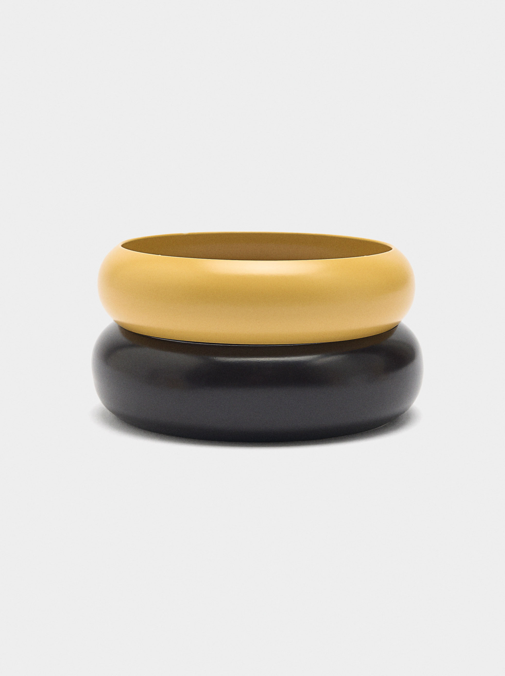 Juego de pulseras con esmalte
