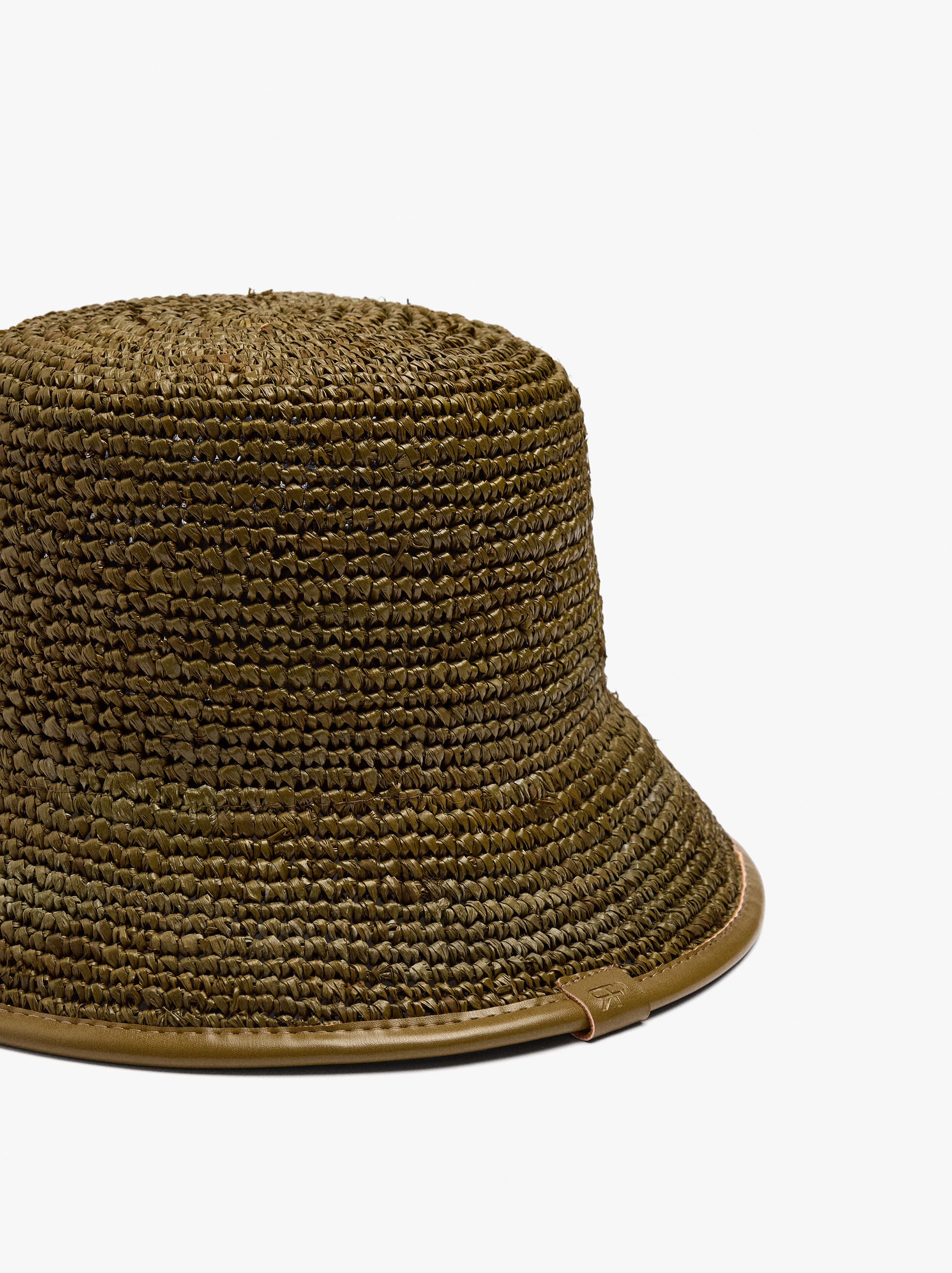 Sombrero bucket de rafia