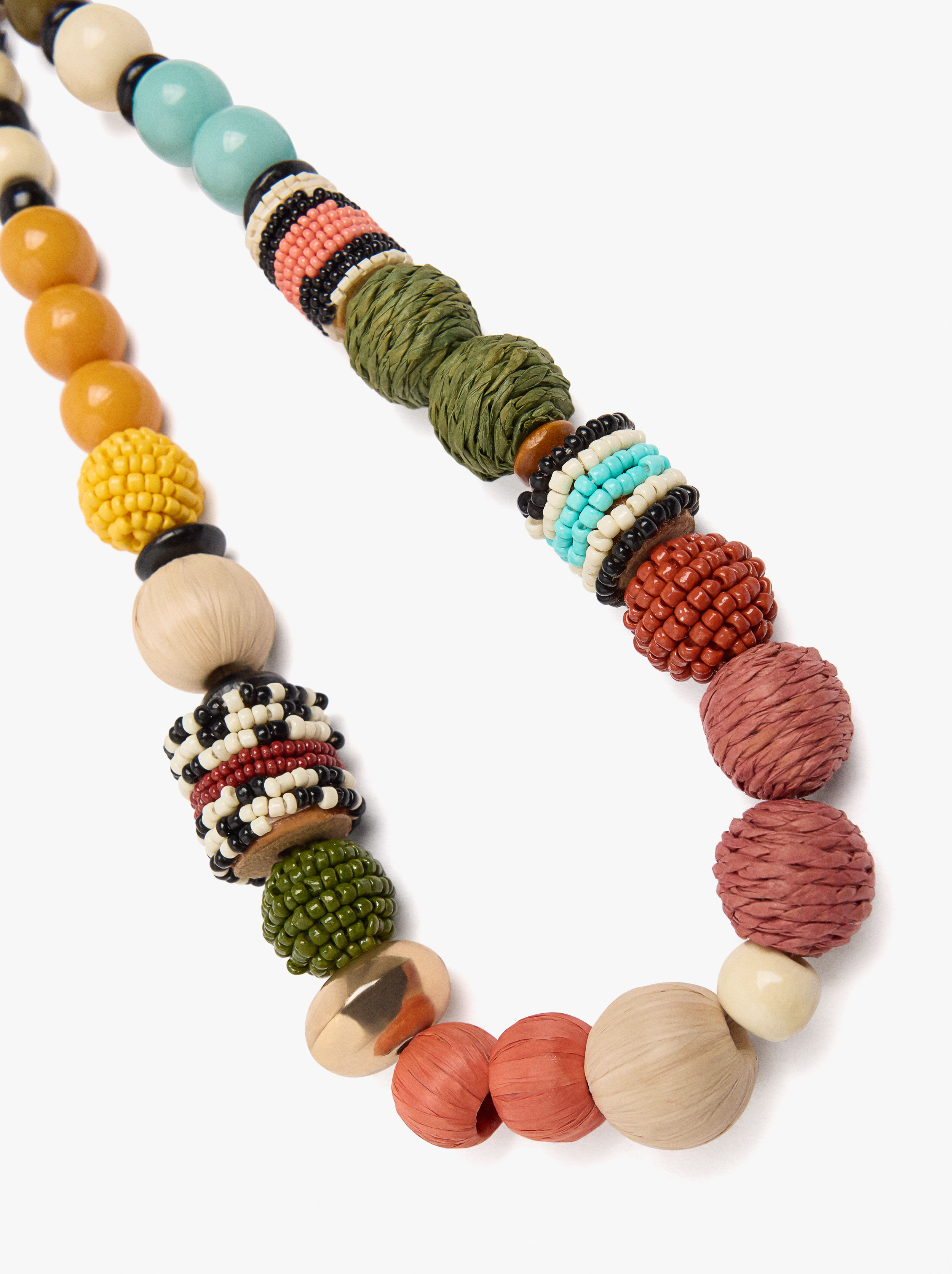 Collar multicolor con cuentas de caña y madera