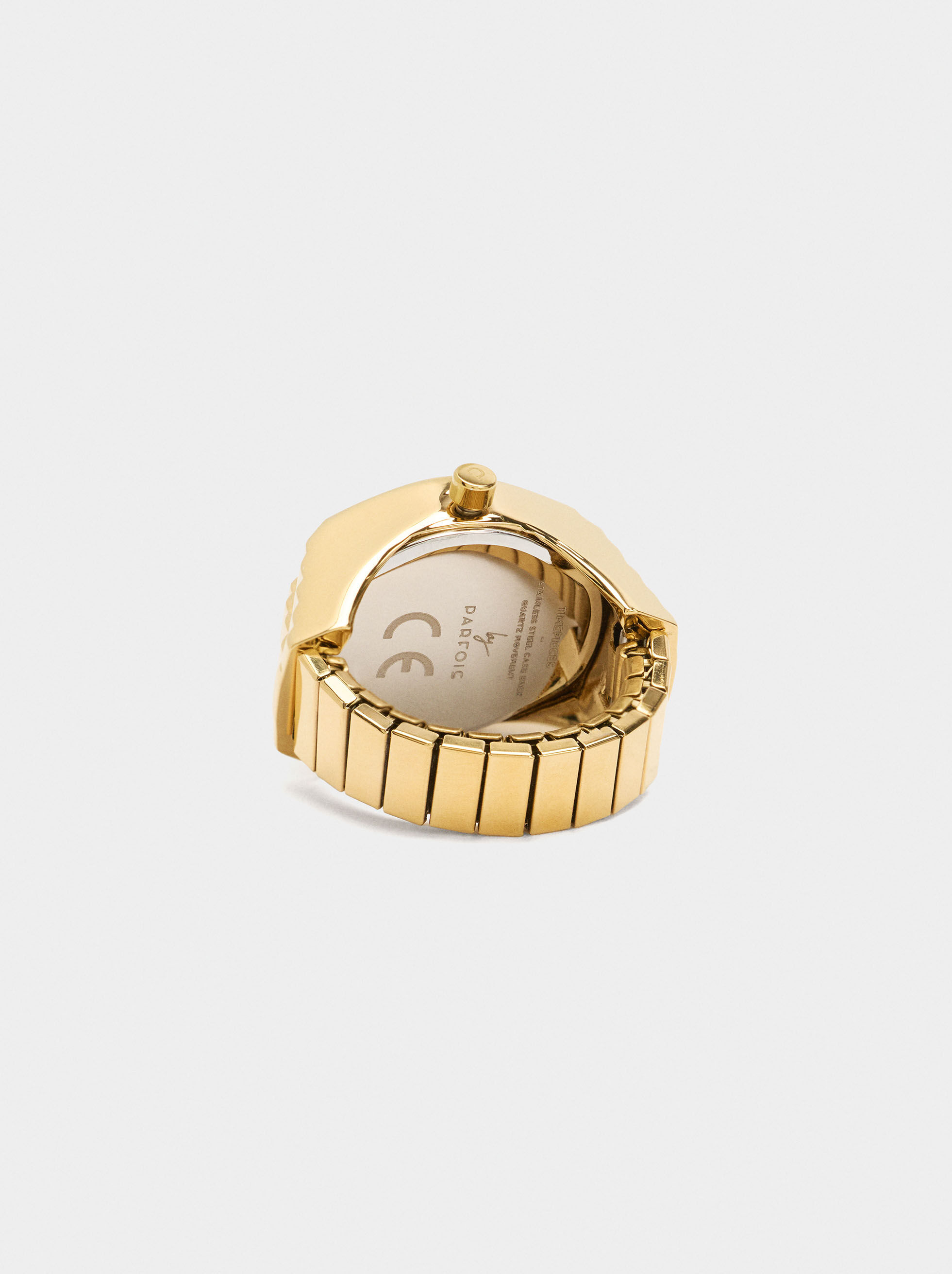 Reloj de pulsera con acero dorado