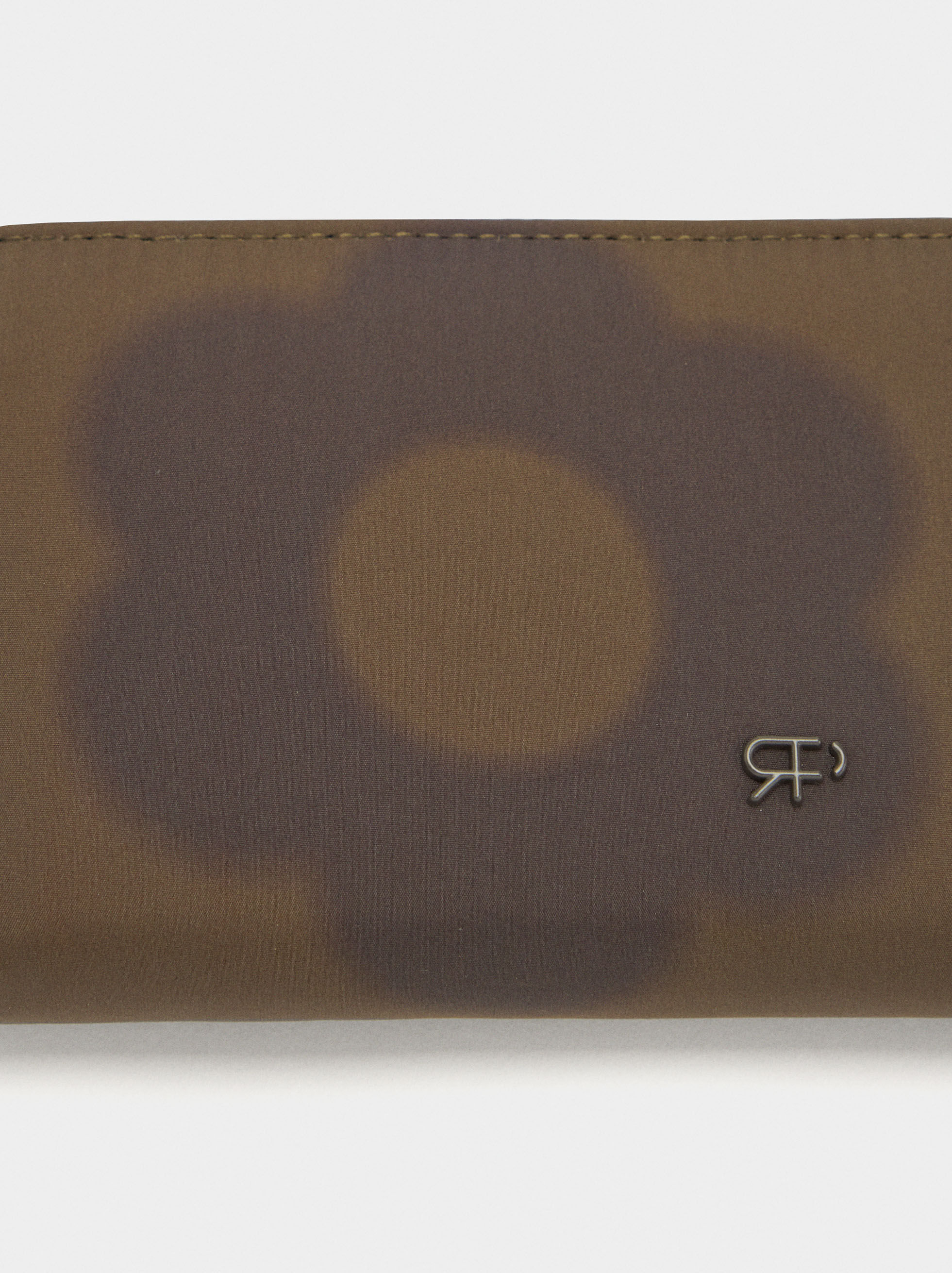 Cartera de nailon con cierre de correr
