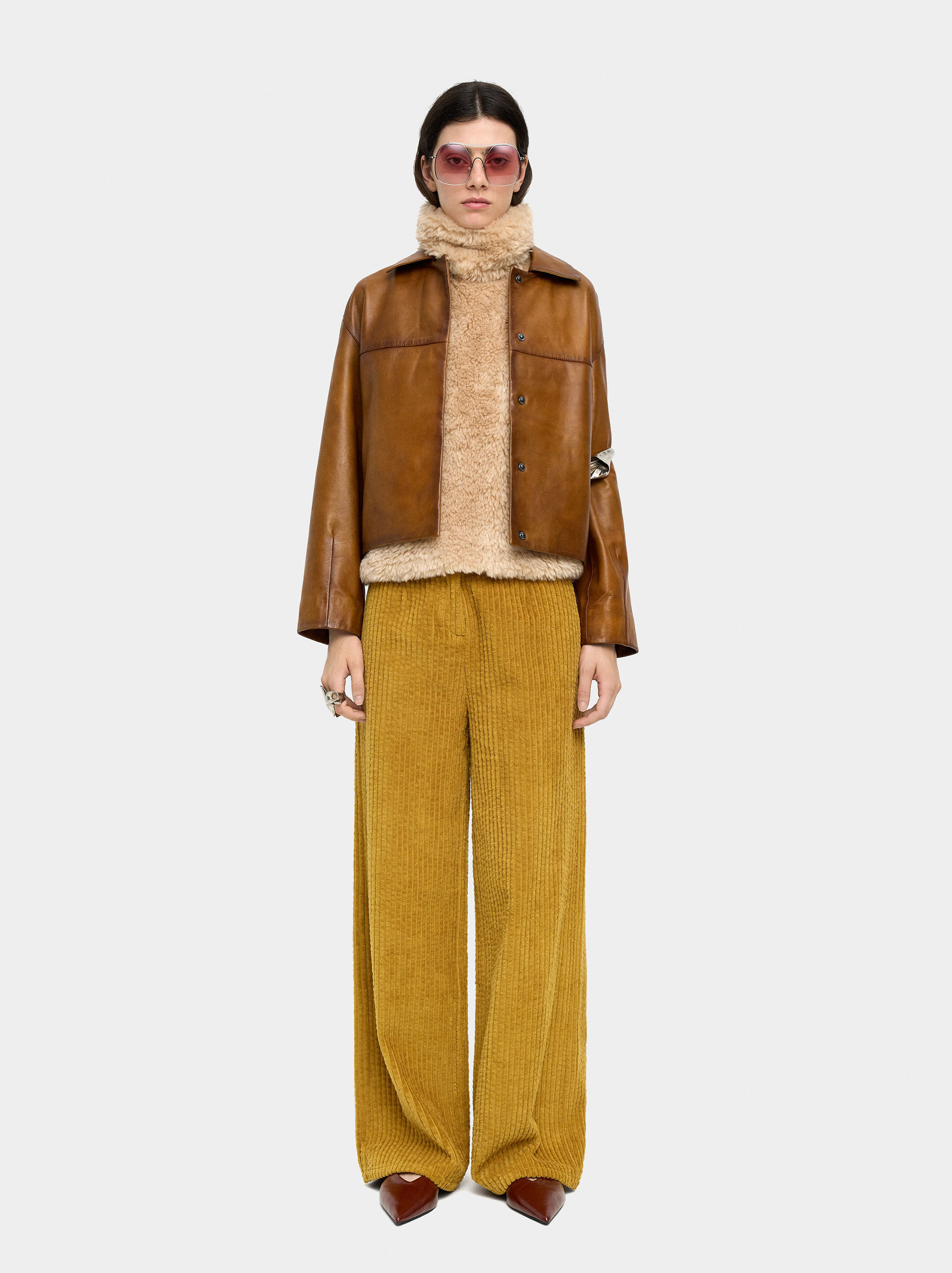 Chaqueta de piel con puntadas