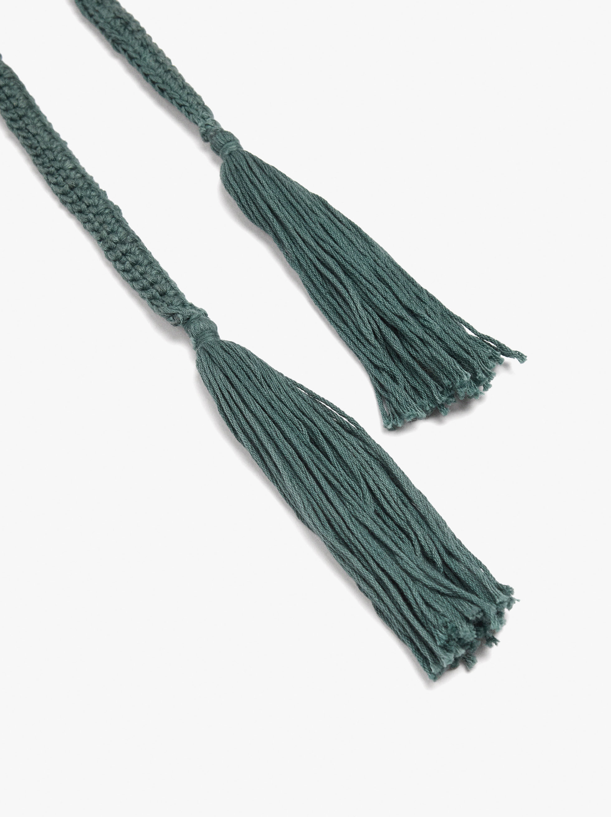 Collar multifuncional de ganchillo con cascabeles